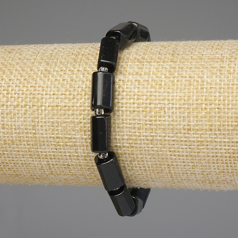 Bransoletka z turmalinem fasetowanym o wymiarach 12×7–8 mm, z koralikami o średnicy 3 mm, długość 18 cm, elastyczna
