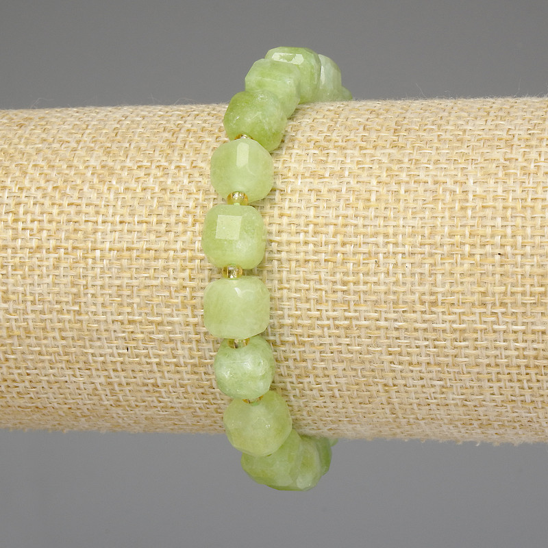 Bransoletka z chryzolitu i oliwinem, fasetowane kostki 8×8 mm, koraliki 3 mm, długość 18 cm, na elastycznej nici