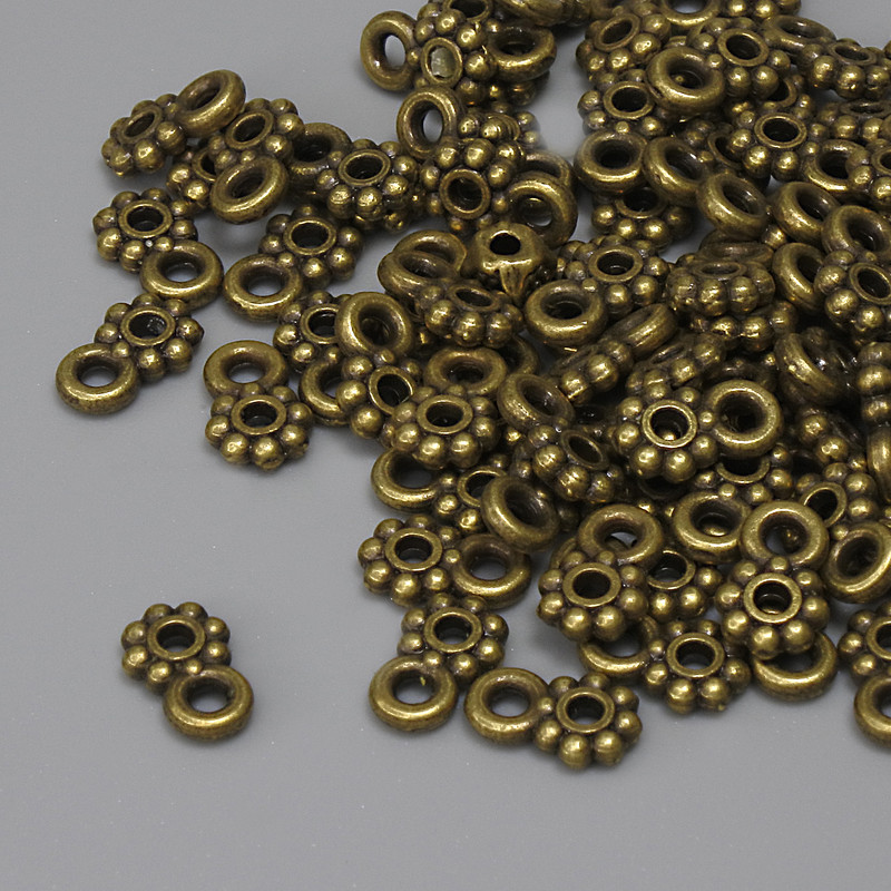 Zawieszka w kolorze brązu, wymiary 7×4,5 mm, otwór na bigiel 1,5 mm, opakowanie 84 szt.