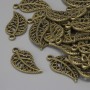 Zawieszka-wisiorek „Liść” w kolorze metalu: brązowy, średnica 18×10 mm, otwór w uszko 1,5 mm, opakowanie 27 szt.