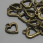 Wisiorek-serce w kolorze brązu, średnica 15×12 mm, otwór w uszku 2,3 mm, opakowanie 15 szt.