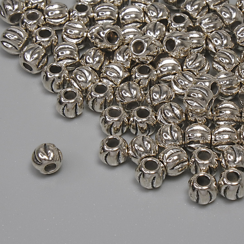 Koralik-wstawka w kolorze srebrnym, średnica 3,5×4 mm, otwór 1,6 mm, opakowanie 67 szt.