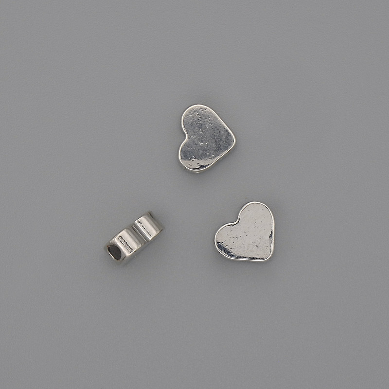 Koralik-wstawka w kształcie serca, kolor metalu: srebrny, średnica 7×7,5 mm, otwór 2 mm