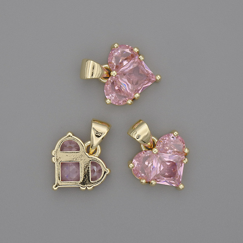Wisiorek w kształcie serca z różowymi kryształami 12×12 mm ±, długość 17 mm ±, złoty metal