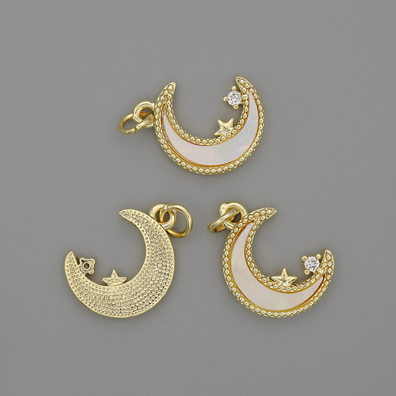Wisiorek Perłowy Księżyc 15×13 mm +/- biała cyrkonia, długość 20 mm +/- złoty metal