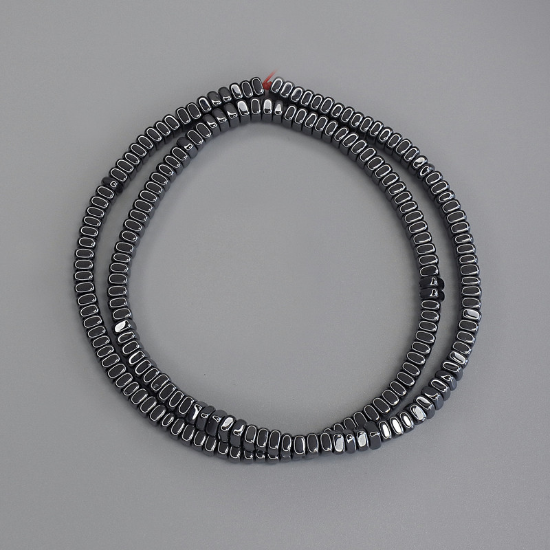 Koraliki hematitu w kształcie kwadratowych rondeli 4x2 mm na żyłce, długość 40 cm+