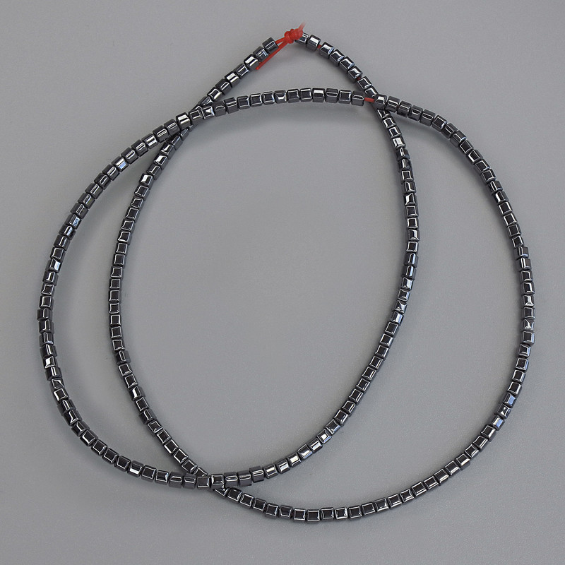 Koraliki hematytu w kształcie sześcianu 2x2 mm +/- na żyłce, długość 40 cm+