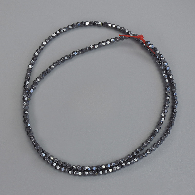 Koraliki hematytu wielokątnych, średnica 2×2 mm ± na żyłce, długość 42 cm+