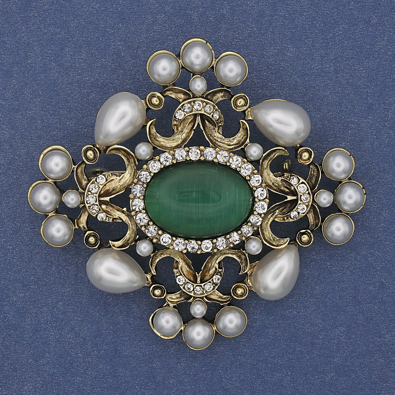 Broszka-wisiorek «Akcent Perły Kocie Oko» z białymi cyrkonami, metal złocisty, 53x58 mm+