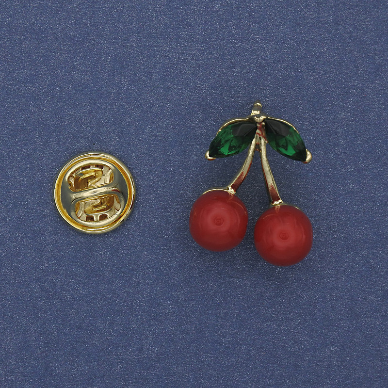 Broszka Wiśnie z czerwoną i zieloną emalią, metal złocisty, 20×16 mm+