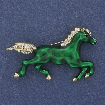 Broszka Koń, zielona emalia, białe kryształy, złocisty metal, 50×32 mm+