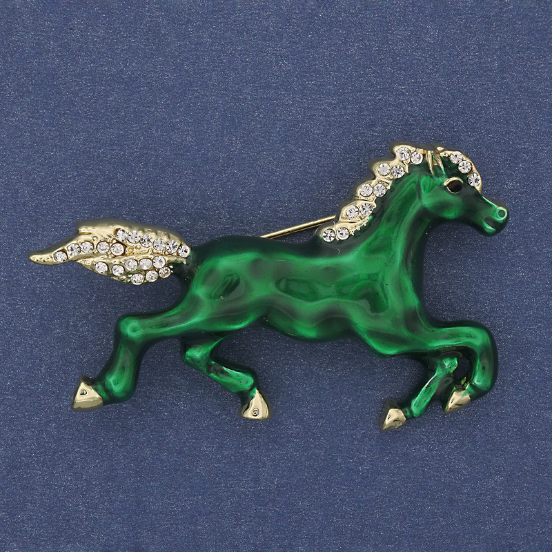 Broszka Koń, zielona emalia, białe kryształy, złocisty metal, 50×32 mm+