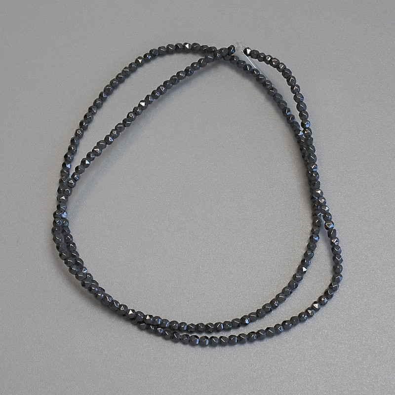 Koraliki hematytu fasetowane 2×2 mm na żyłce, długość około 38 cm+