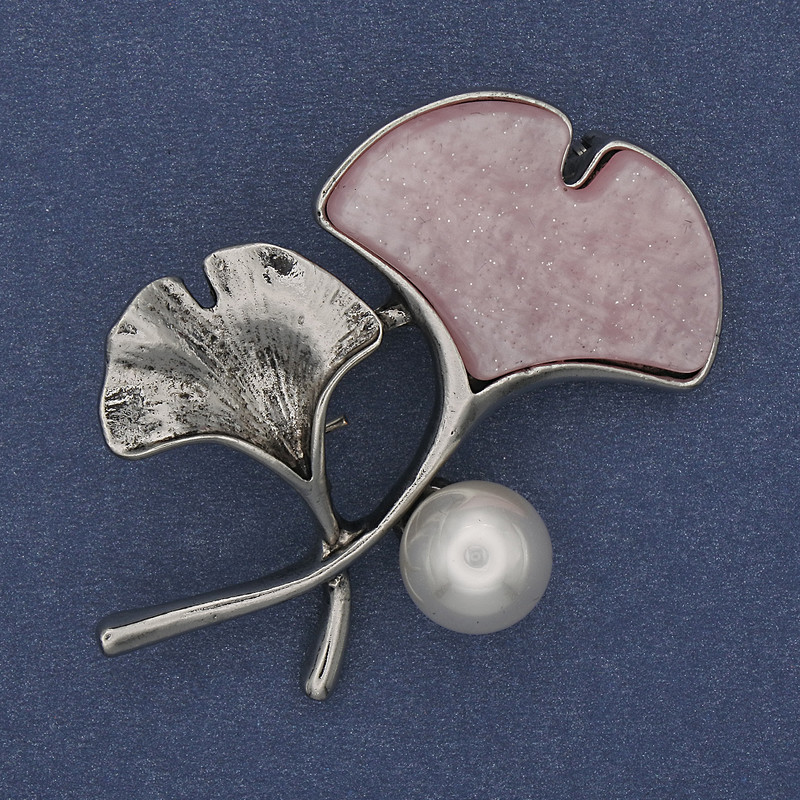 Broszka Gałązka, kolor różowy perłowy, srebrzysty metal 48×38 mm+