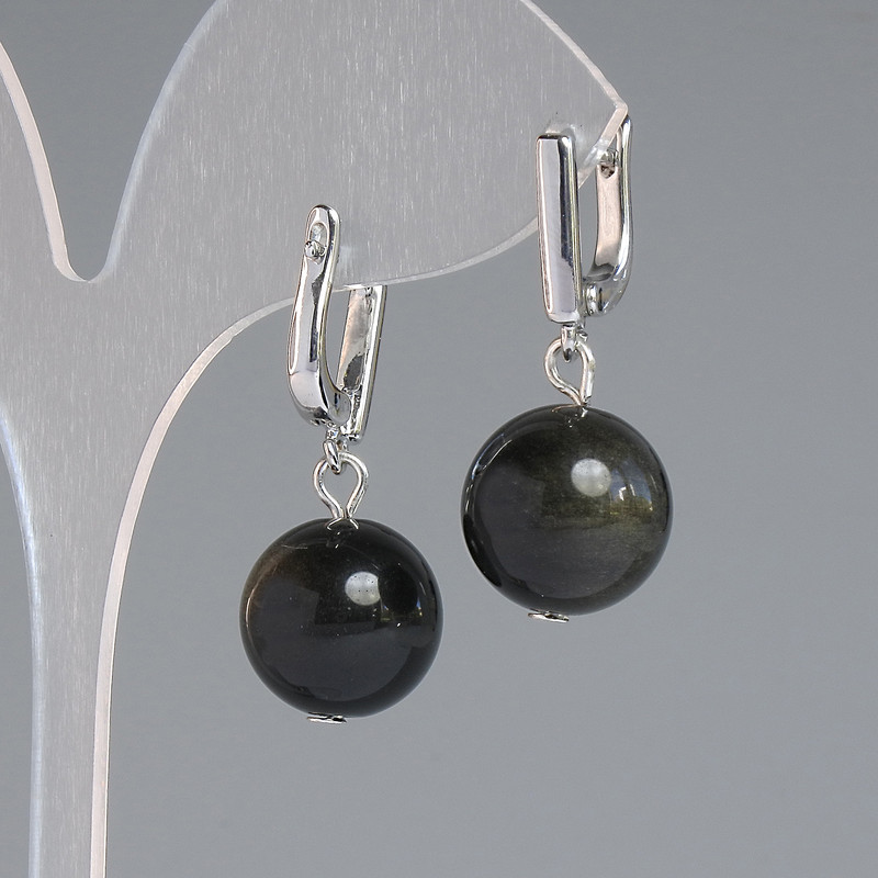 Kolczyki z obsydianu słonecznego, gładka kuleczka, średnica ok. 14 mm, długość ok. 32 mm, srebrzysty metal
