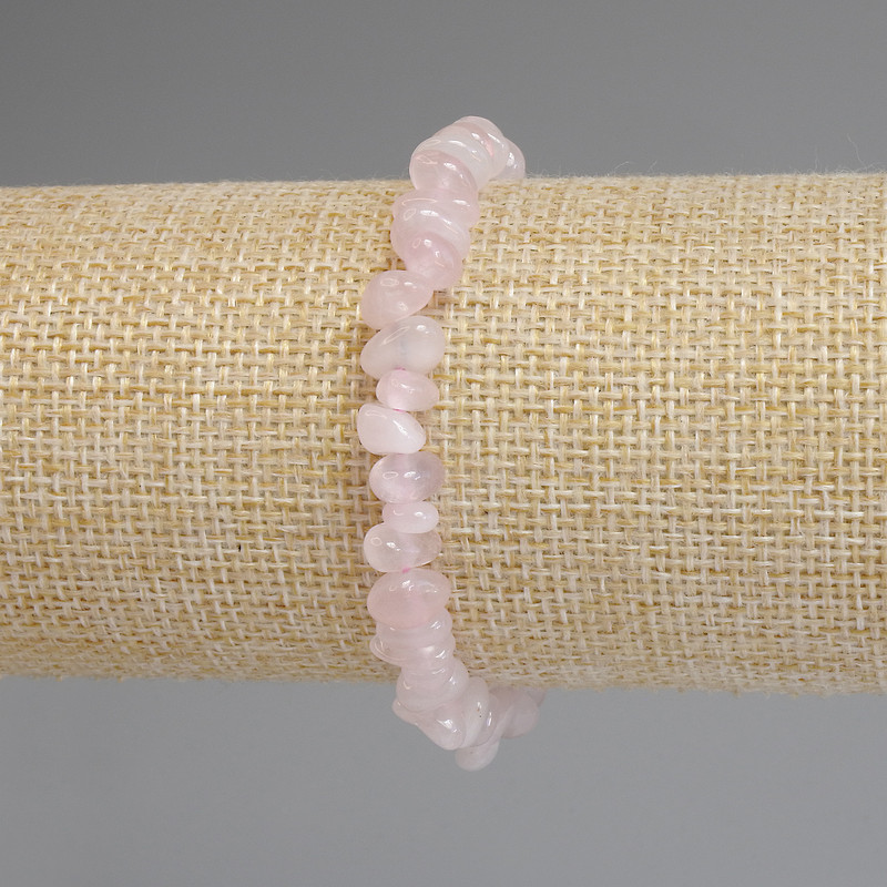 Bransoletka z różowego kwarcu, drobiny 8–9×3–5 mm, długość około 18 cm, elastyczna