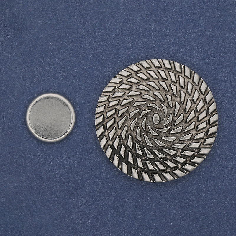 Broszka na magnesie Akcent 40 mm ± srebrzysty metal