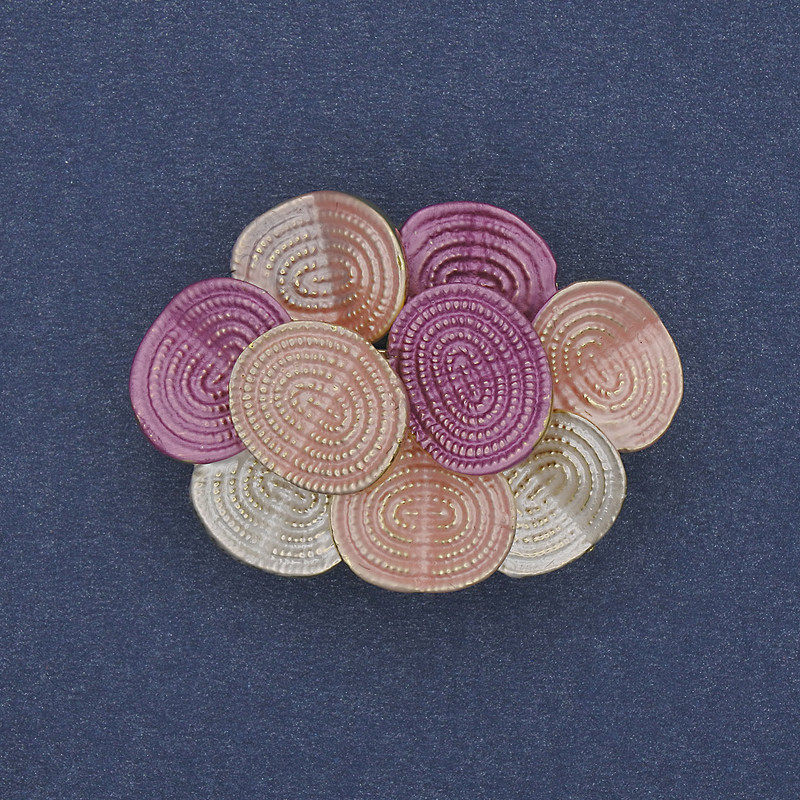 Broszka-wisiorek Akcent 36×26 mm +/- kolorowa emalia złocisty metal