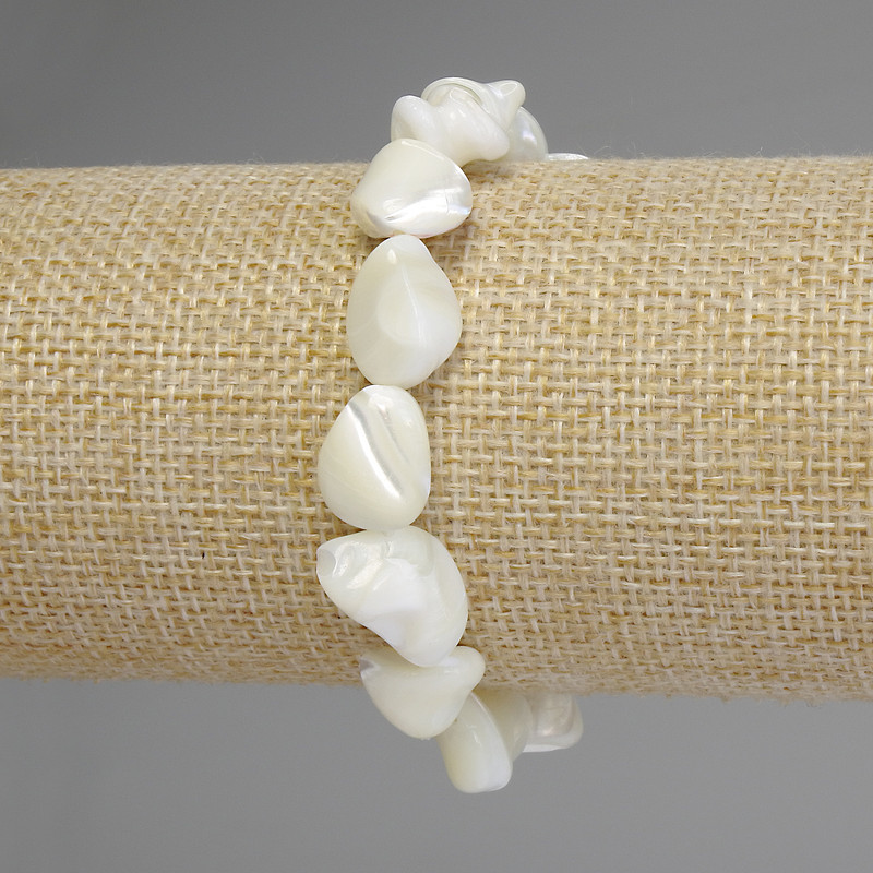 Bransoletka z masy perłowej fasetowana, średnica 12–13 mm, 5×10–11 mm, długość 18 cm, na elastycznej gumce