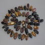 Koraliki z byczego, sokoliego i tygrysiego oka w kształcie motylka, średnica 10-20×5-8 mm ±, koraliki 3 mm ±, długość 39 cm ± na nitce