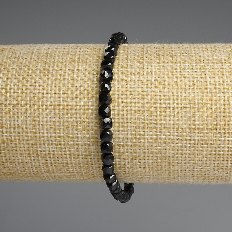 Bransoletka z czarnego turmalinu w fasetowanych kostkach, średnica 4×4 mm, długość 18 cm, elastyczna