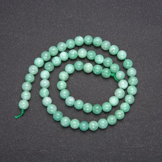 Koraliki z naturalnego kamienia – jadeit birmański, gładka kulka, średnica ok. 8 mm, długość 38 cm