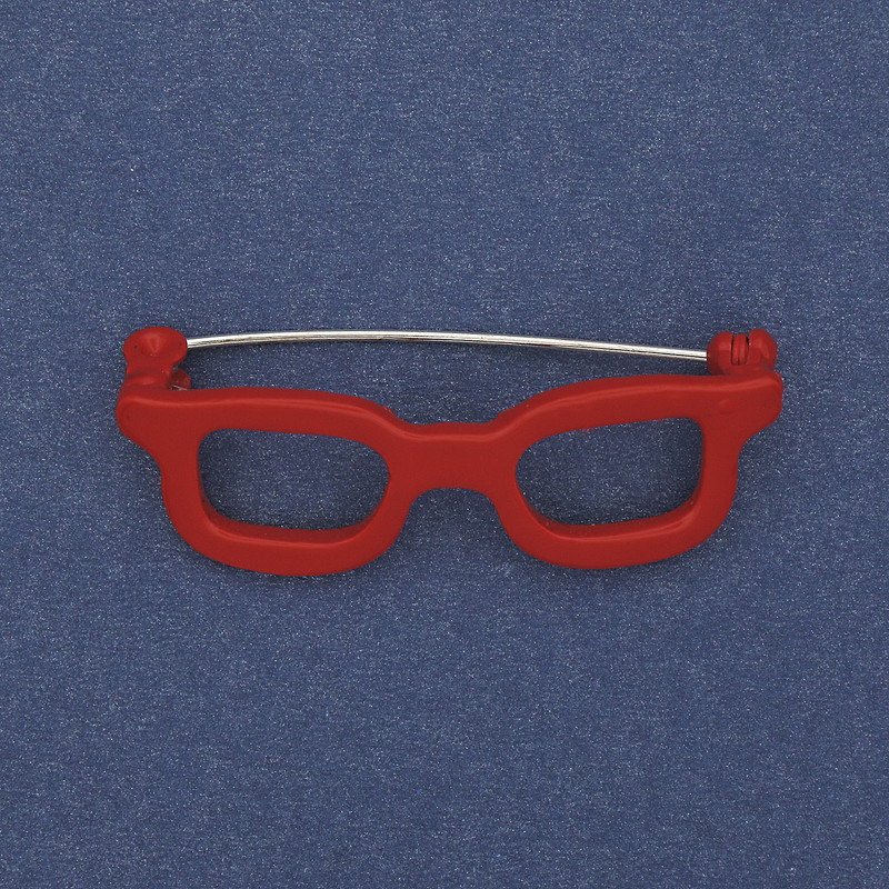 Broszka «Okulary» – czerwona emalia, srebrzysty metal, 41×15 mm+