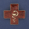 Broszka-wisiorek Krzyż ze żmiją nad kielichem, czerwona emalia, metal złocisty, 38×38 mm+