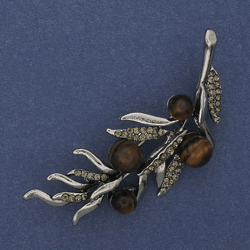 Broszka «Gałązka» z tygrysim okiem i szarymi kryształami strassowymi, 67×26 mm, metal srebrzysty