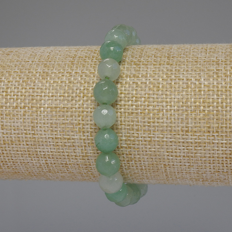 Bransoletka z nefrytu — fasetowana kuleczka, średnica 8 mm, długość 18 cm, elastyczna