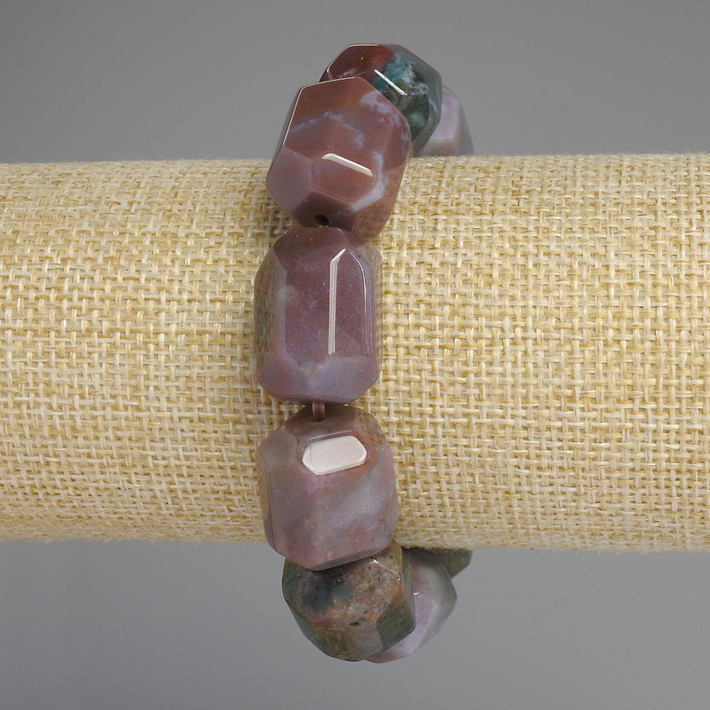 Bransoletka z jaspisu w formie wielokątów, średnica 20×15 mm ±, długość 18 cm ±