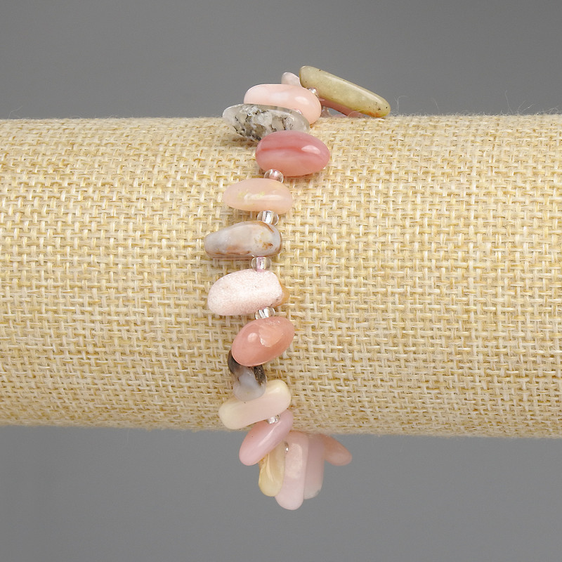 Bransoletka z różowego opalu — fasetowane kulki w kształcie motylów, średnica 9-14×4-6 mm +/- koraliki 3 mm +/- długość 18 cm +/- elastyczna