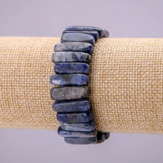 Bransoletka z sodalitu – pałeczka, średnica 6×20 mm (±), długość 18 cm (±), na elastycznej bazie