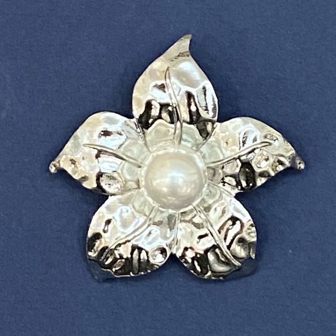 Broszka-wisiorek Kwiat Perły srebrny metal 45 mm+