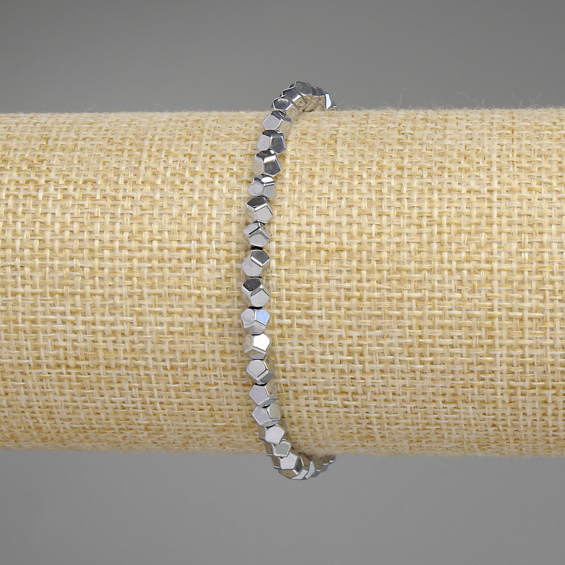Bransoletka z hematitu w kolorze srebra, fasetowane koraliki o średnicy 4×4 mm, długość 18 cm, elastyczna