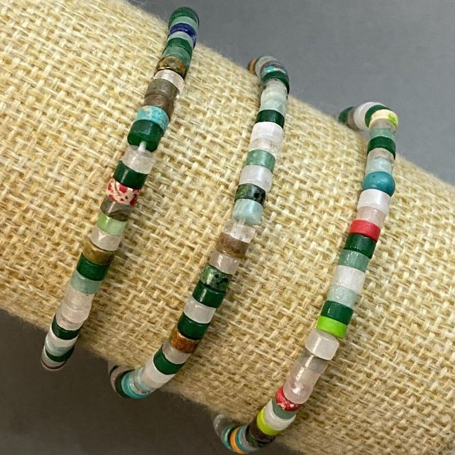 Bransoletka Asorti (agat, jadeit, kryształ górski) rondele 4×2 mm, długość 18 cm (rozciągliwa)