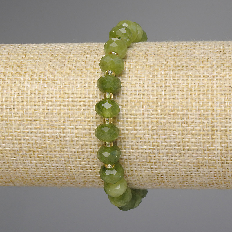 Bransoletka z jadeitu fasetowanego o kształcie rondla, średnica 8×5 mm, koraliki 3 mm, długość 18 cm, elastyczna