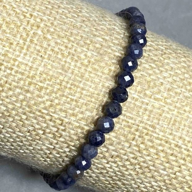 Bransoleta z szafiru, fasetowana kulka, średnica 4,5 mm, długość 18 cm, elastyczna