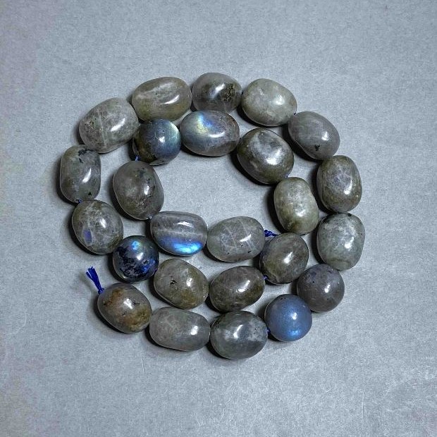 Koraliki z labradorytu fasetowane, średnica 13–17×11–13 mm, 5 mm ± na nitce, długość 39 cm+