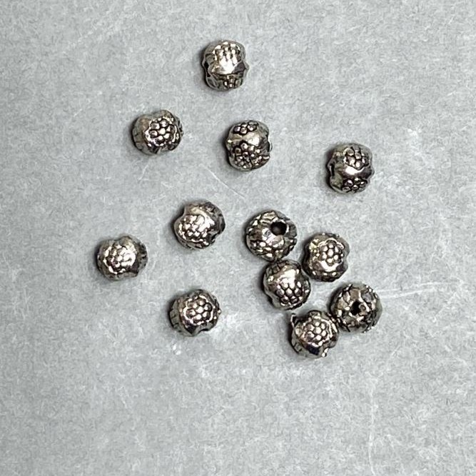 Koralik-wstawka w kolorze srebra, średnica 3,5×4 mm, otwór 1,5 mm, opakowanie 70 szt.