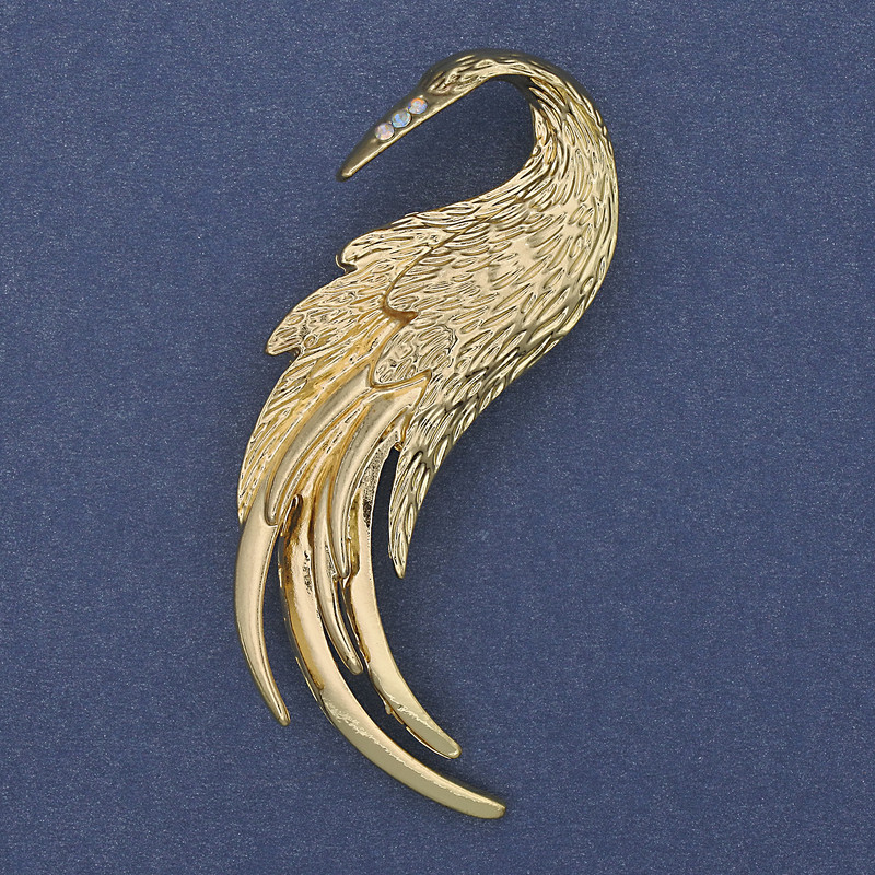 Broszka Ognisty ptak z białymi kryształami, metal złocisty, 60×37 mm+