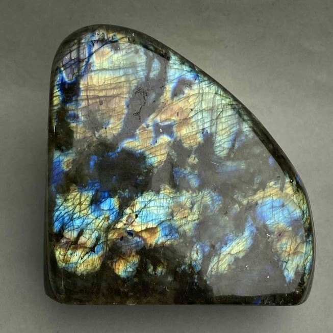 Kamień pamiątkowy z naturalnego labradorytu 11,5×11×5,5 cm ± 1223 g