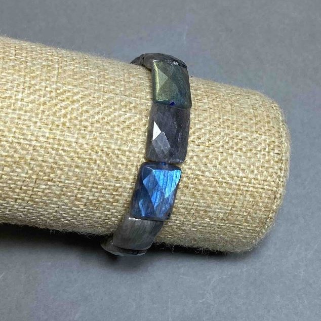 Bransoletka z labradorytem z iryzacją, fasetowane ogniwa 16×12 mm, długość 18 cm, elastyczna baza