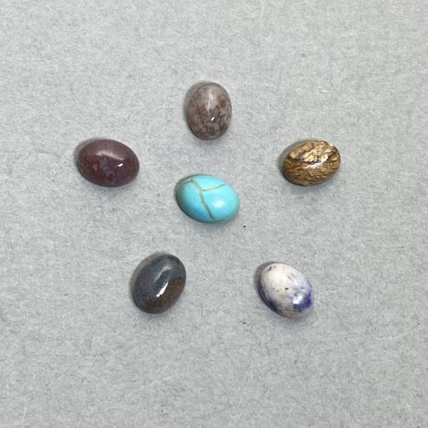 Kaboszony – zestaw kamieni naturalnych (turkus, jaspis, agat, sodalit) 8×6 mm ± 6 szt.