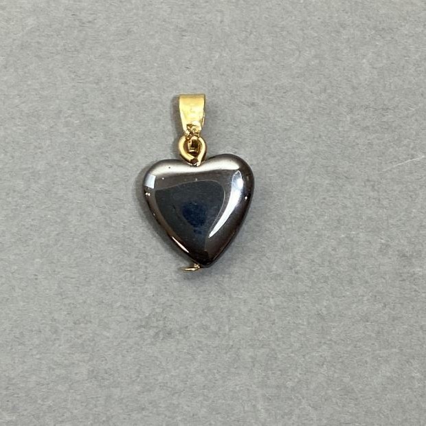 Wisiorek w kształcie serca z hematytu 19×12 mm+