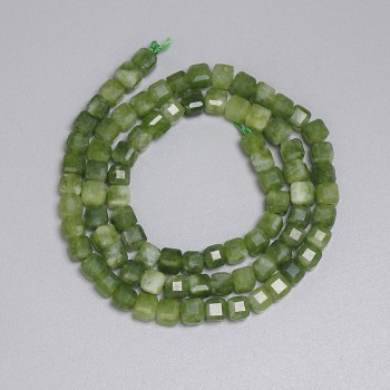Koraliki jadeitu fasetowanego w kształcie sześcianu 4,5×4,5 mm, długość około 37 cm, na nici