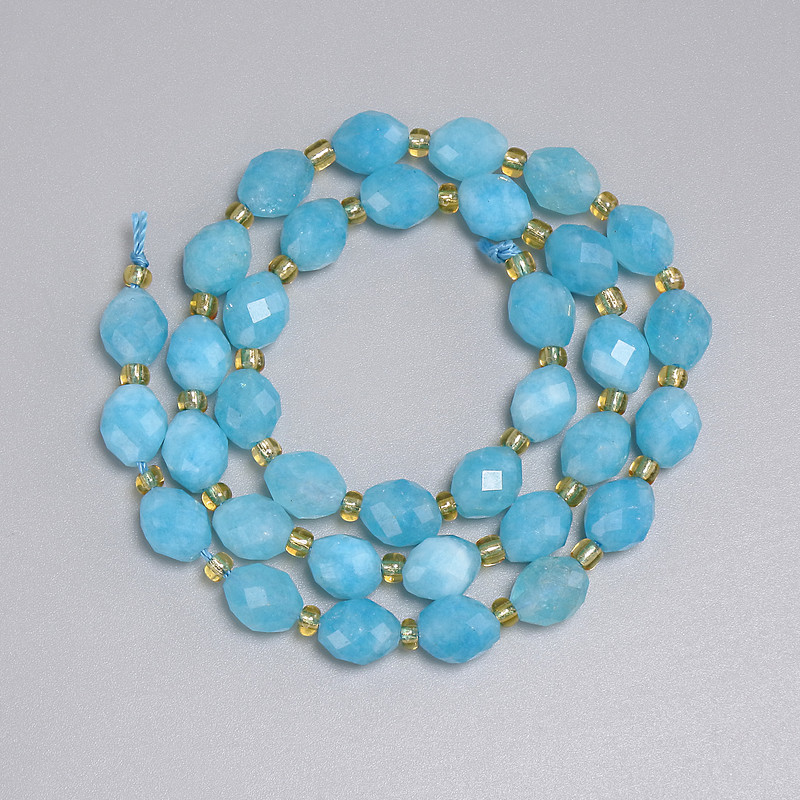 Koraliki z akwamarynu, fasetowane ziarenka 8×6,5 mm, koraliki 3 mm, długość około 36 cm, na nitce