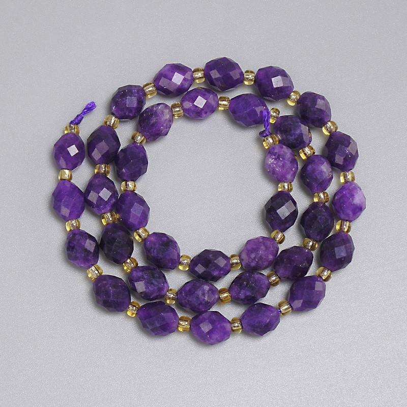 Koraliki z sugilit fasetowane ziarenka 8x6,5 mm ± na nici