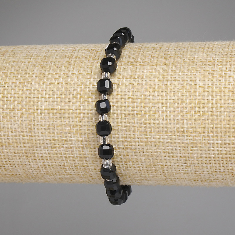 Bransoletka z turmalinem, szlifowany sześcian, średnica 5×5 mm ±, koraliki 3 mm ±, długość 18 cm ±, elastyczna