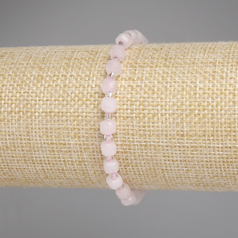 Bransoletka z różowego kwarcu – fasetowane kostki, średnica około 5×5 mm, długość 18 cm, elastyczna